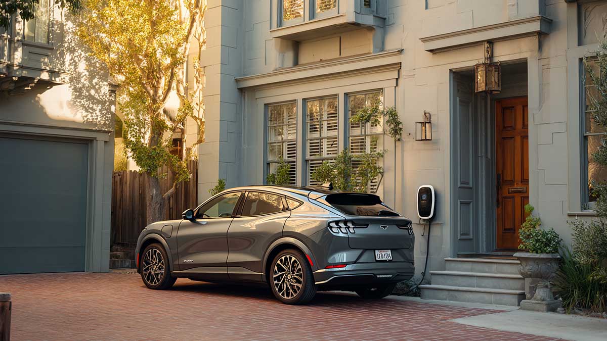 Portable EV Charger Guide 2025: Wall Outlets, Outdoor Use, Safety